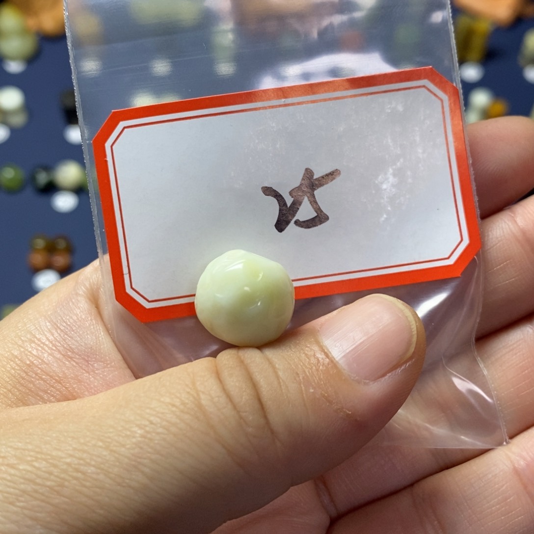 【闪购商品】蛇纹石玉配珠未镶嵌毛**阳