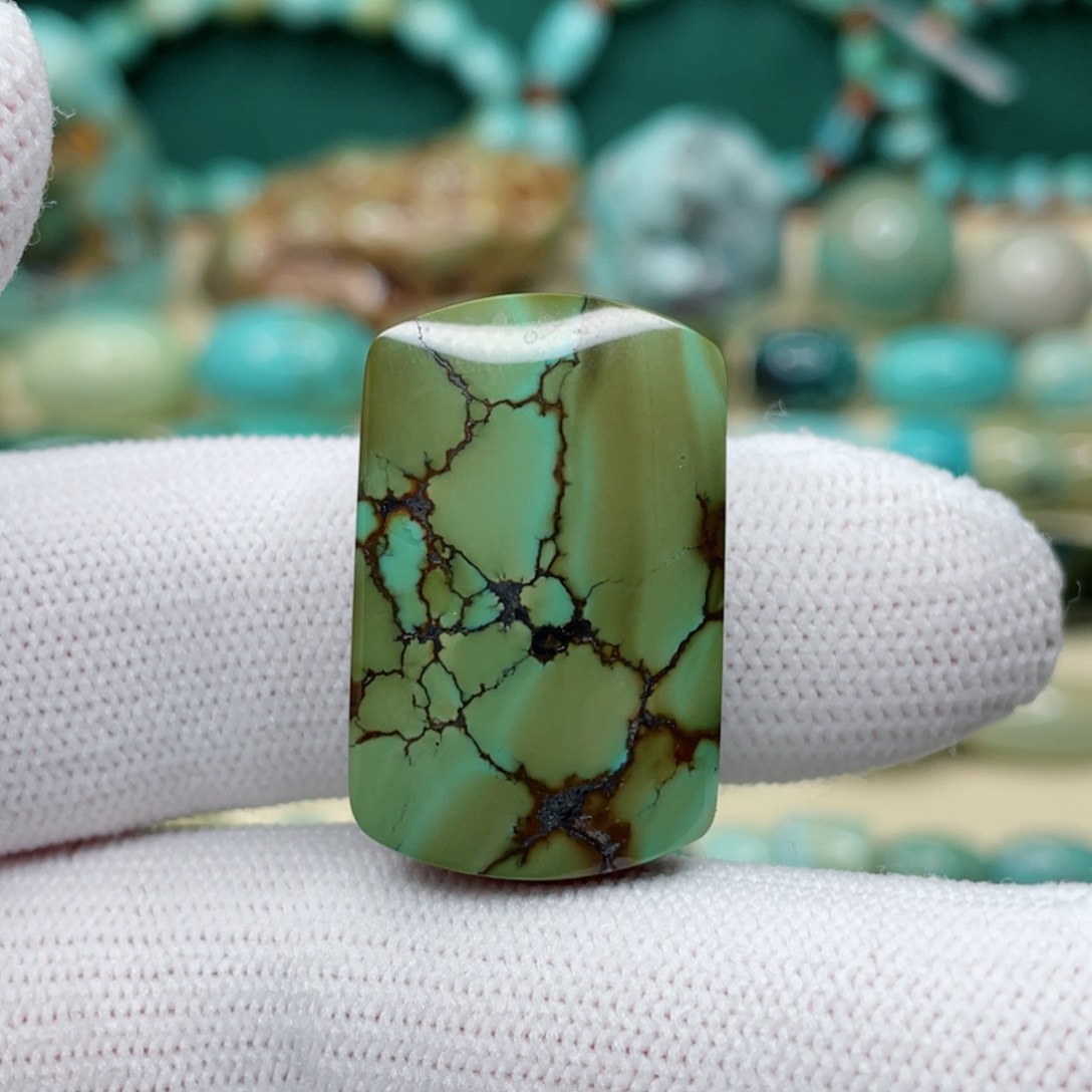 未镶嵌绿松石颈饰