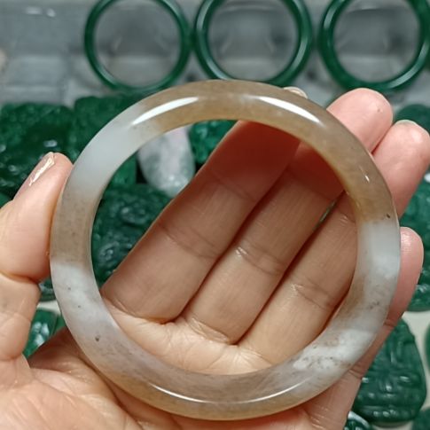 独山玉未镶嵌手镯60