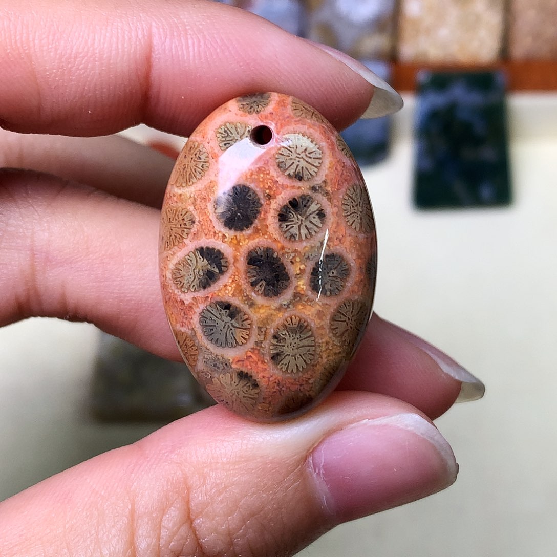 石英质玉颈饰未镶嵌名*