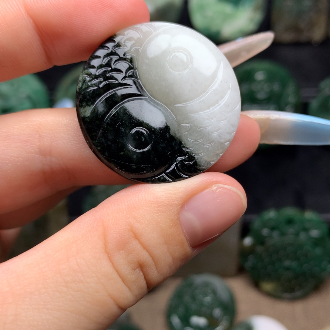 独山玉未镶嵌颈饰