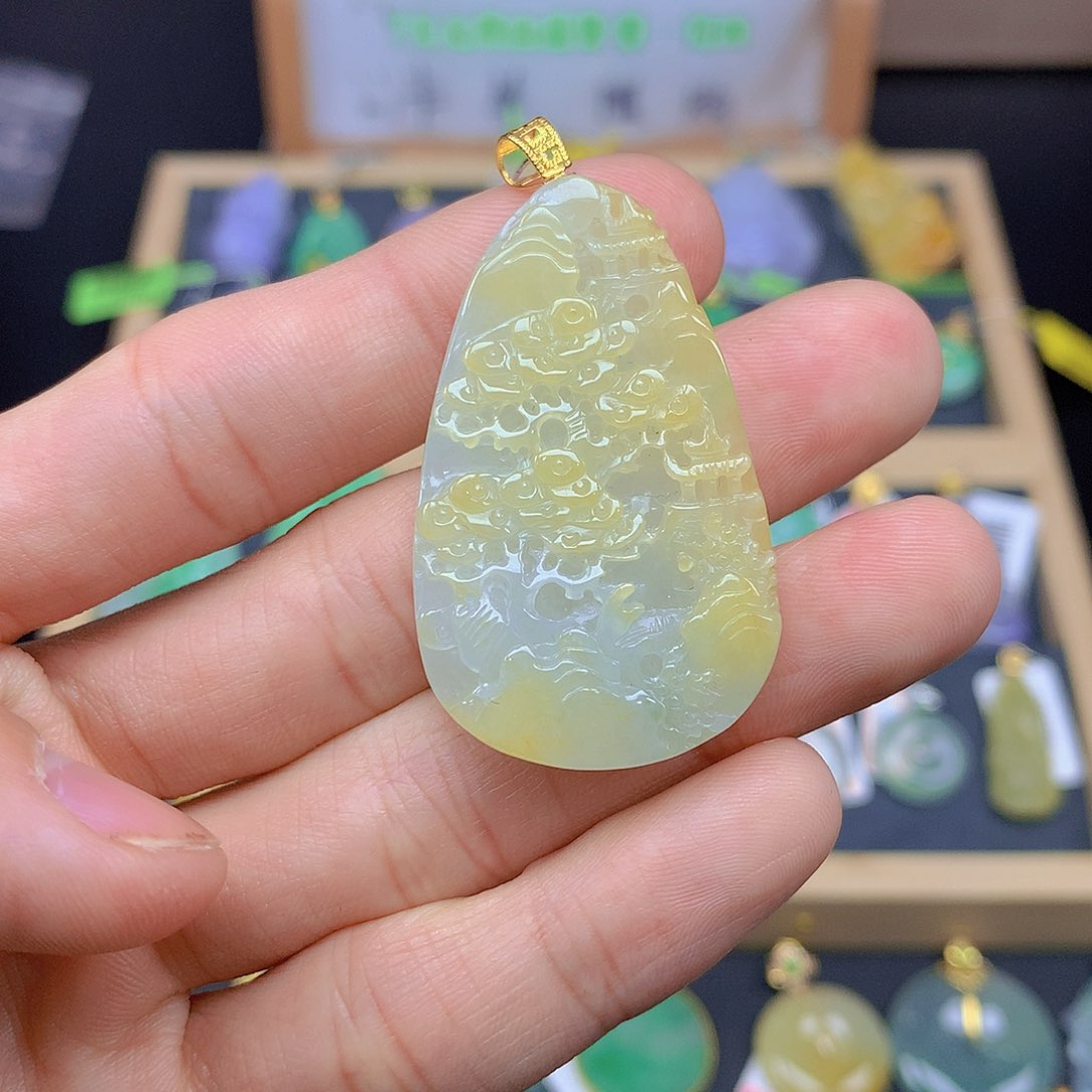 翡翠颈饰18K金镶嵌翡翠