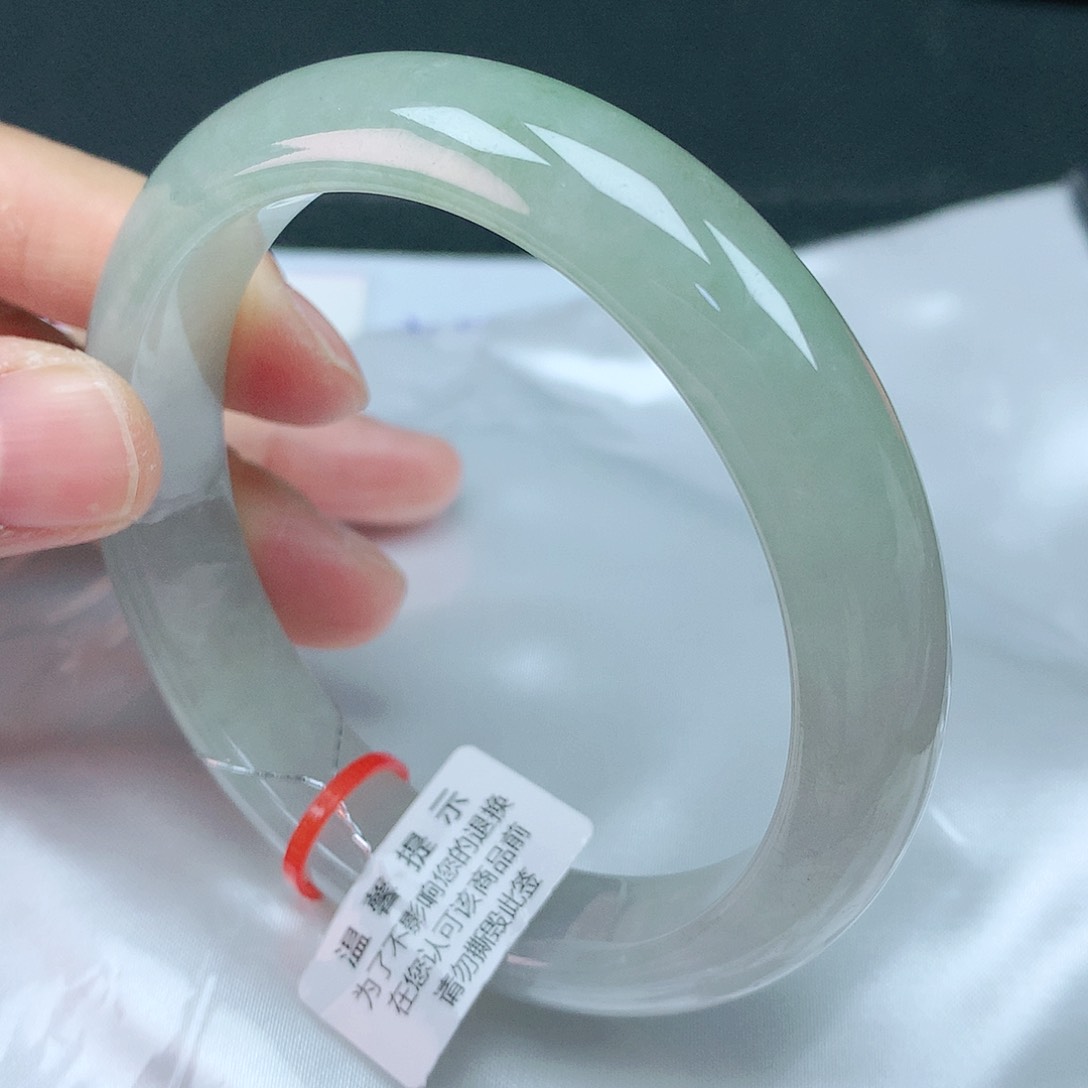 翡翠手镯未镶嵌59圈