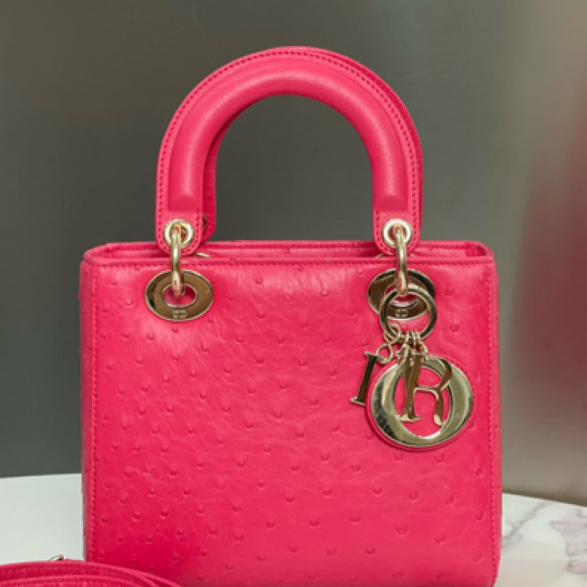 99新 DIOR/迪奥 玫红色鸵鸟皮四格戴妃8377250