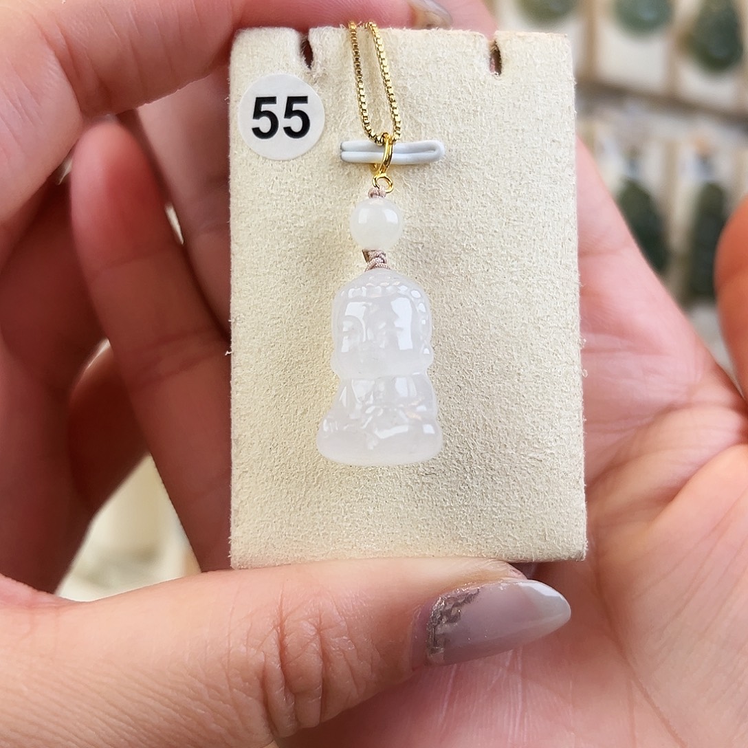 哼****和田玉未镶嵌颈饰