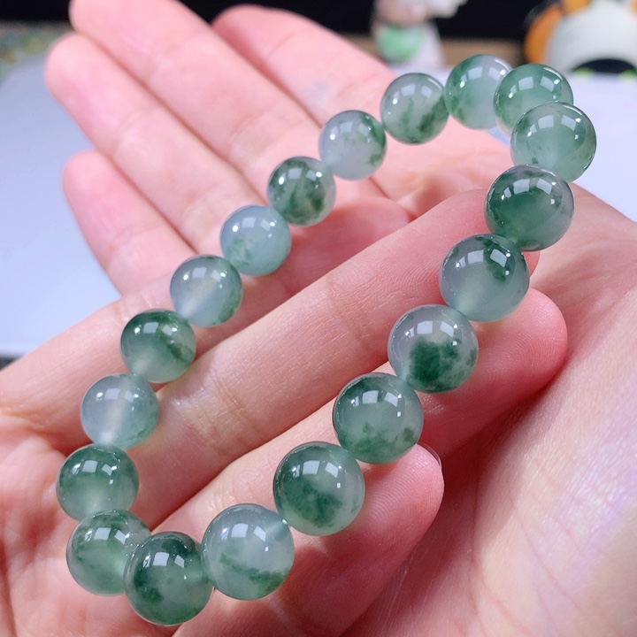 翡翠手链未镶嵌翡翠