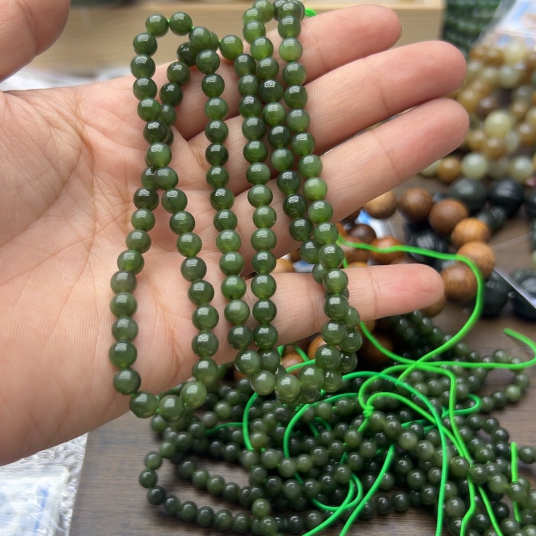 和田玉未镶嵌颈饰碧玉108卡6……39.9