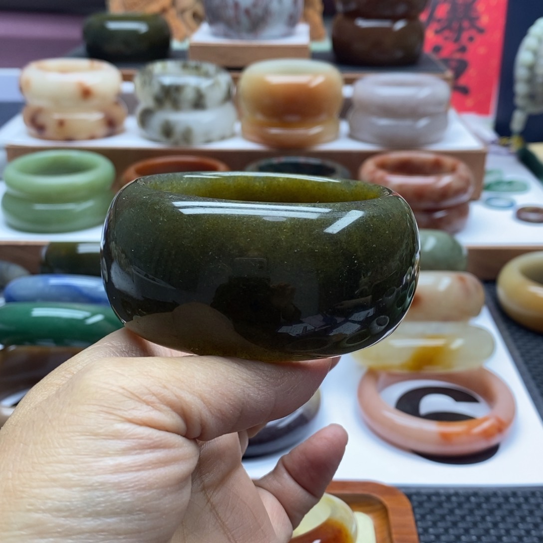 石英质玉未镶嵌手镯
