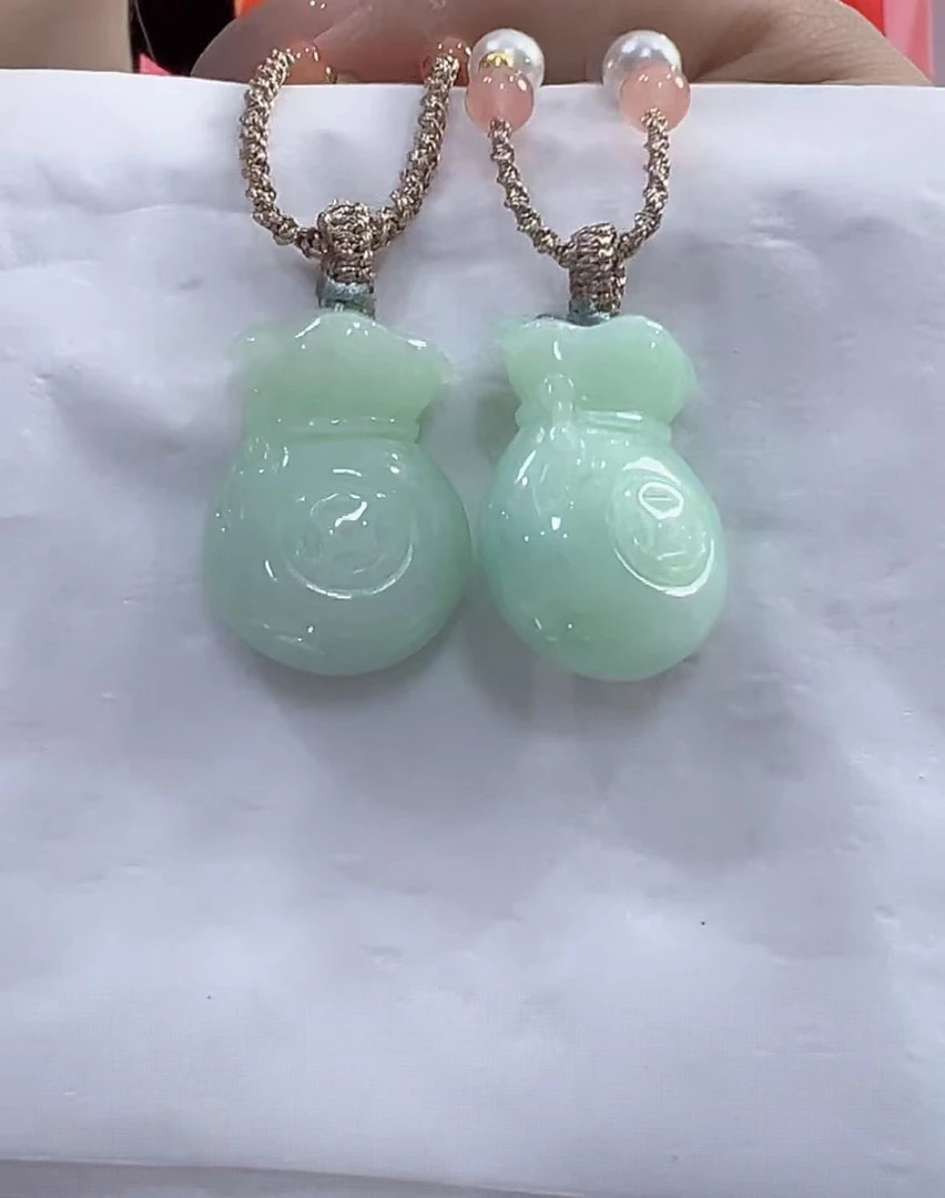 天然翡翠A货钱袋（多样性发货只发一个）宽19-22高25-28厚12-14送绳