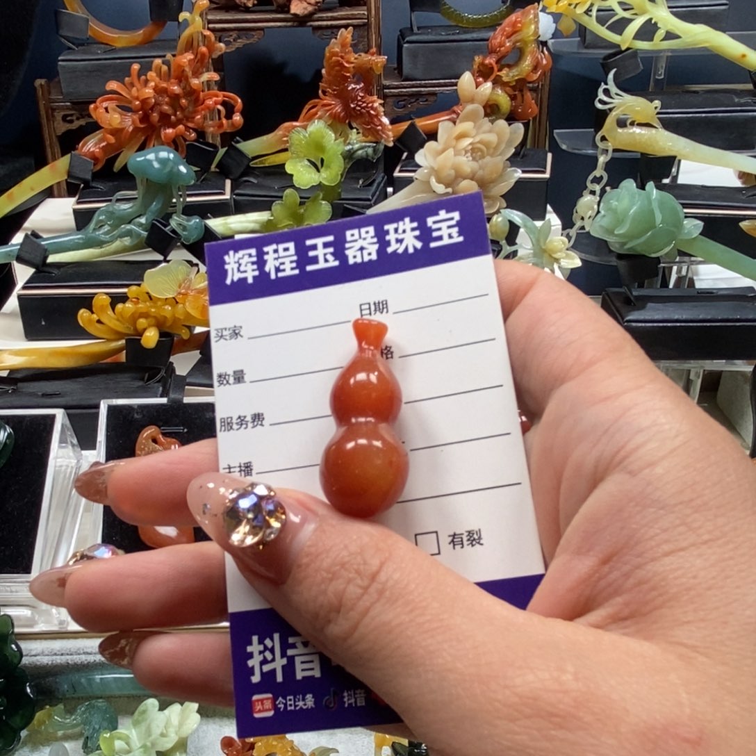 蛇纹石玉颈饰未镶嵌冬****）