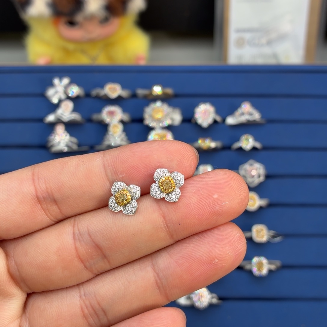 戒指/指环钻石18K金镶嵌黄钻耳钉