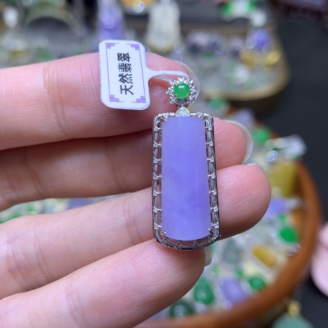 翡翠颈饰18K金镶嵌翡翠吊坠项链