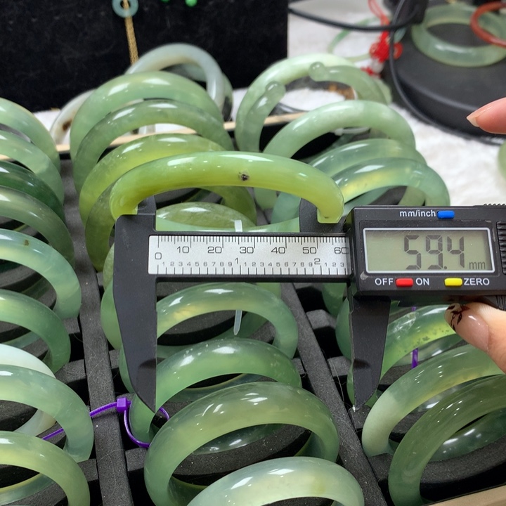 未镶嵌蛇纹石玉手镯35