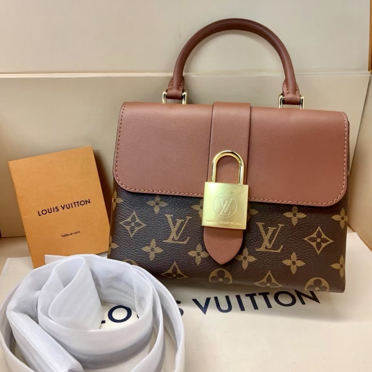 99新 LouisVuitton/路易威登 焦糖色锁头芯片款包/24年芯片带发票