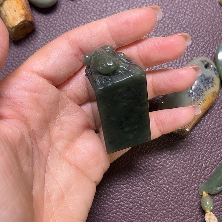 岫岩河磨玉（透闪石质玉）未镶嵌耳饰
