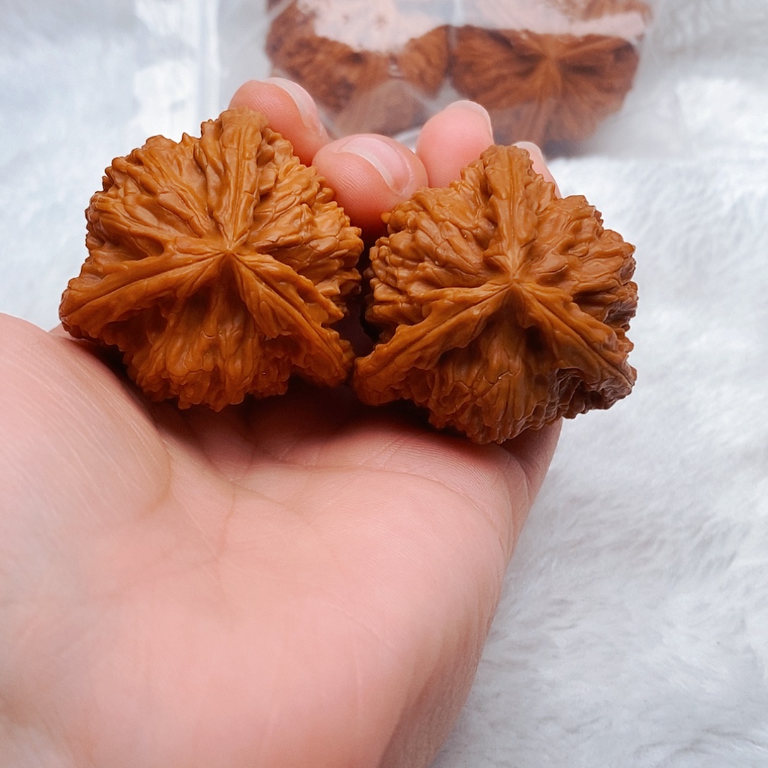 嘿***！文玩核桃吊坠三棱