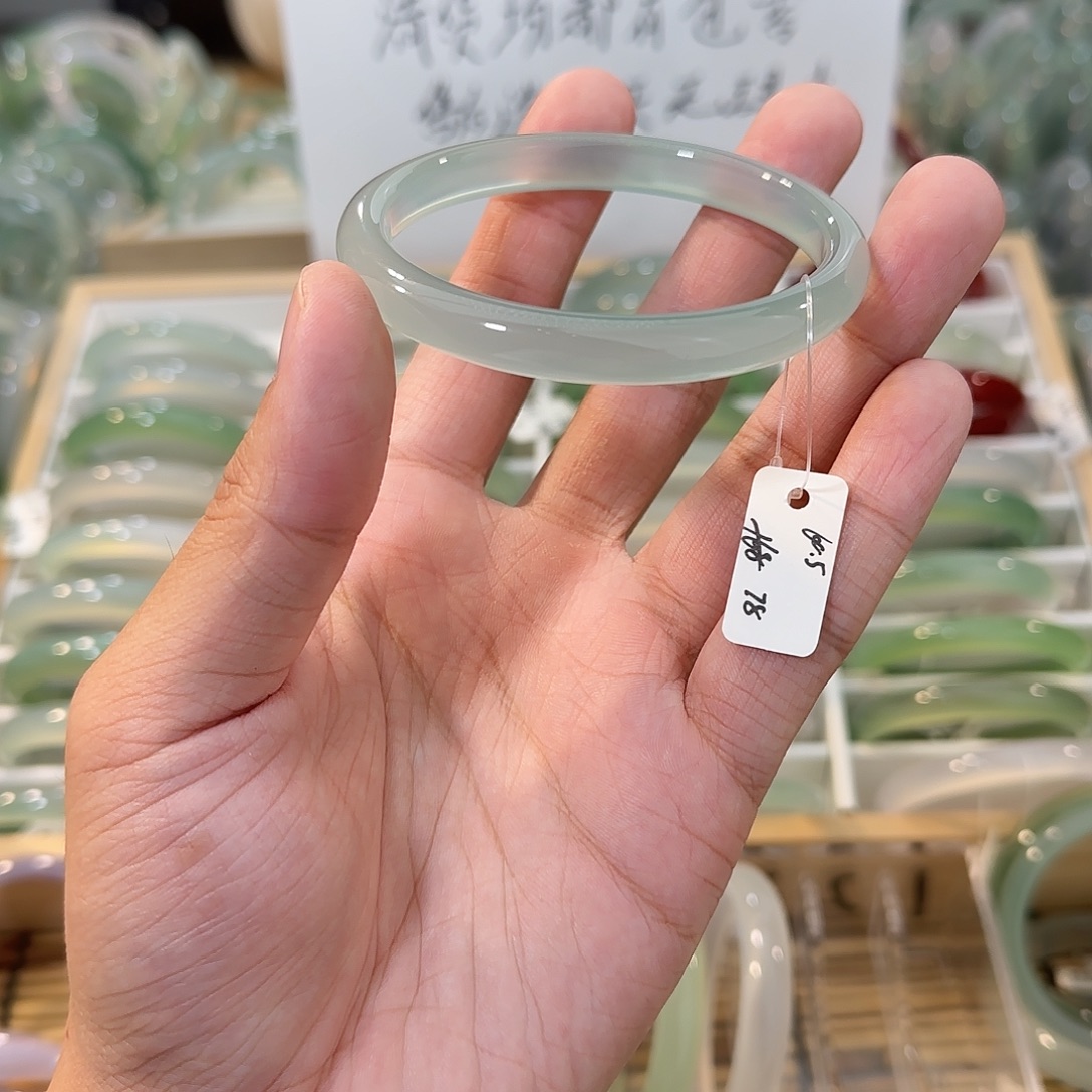 玛瑙/玉髓未镶嵌手镯圈口60.5