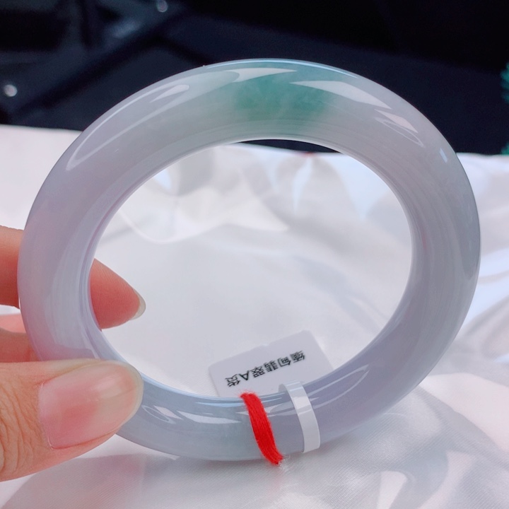 卷***卷翡翠未镶嵌手镯（圆镯）57圈