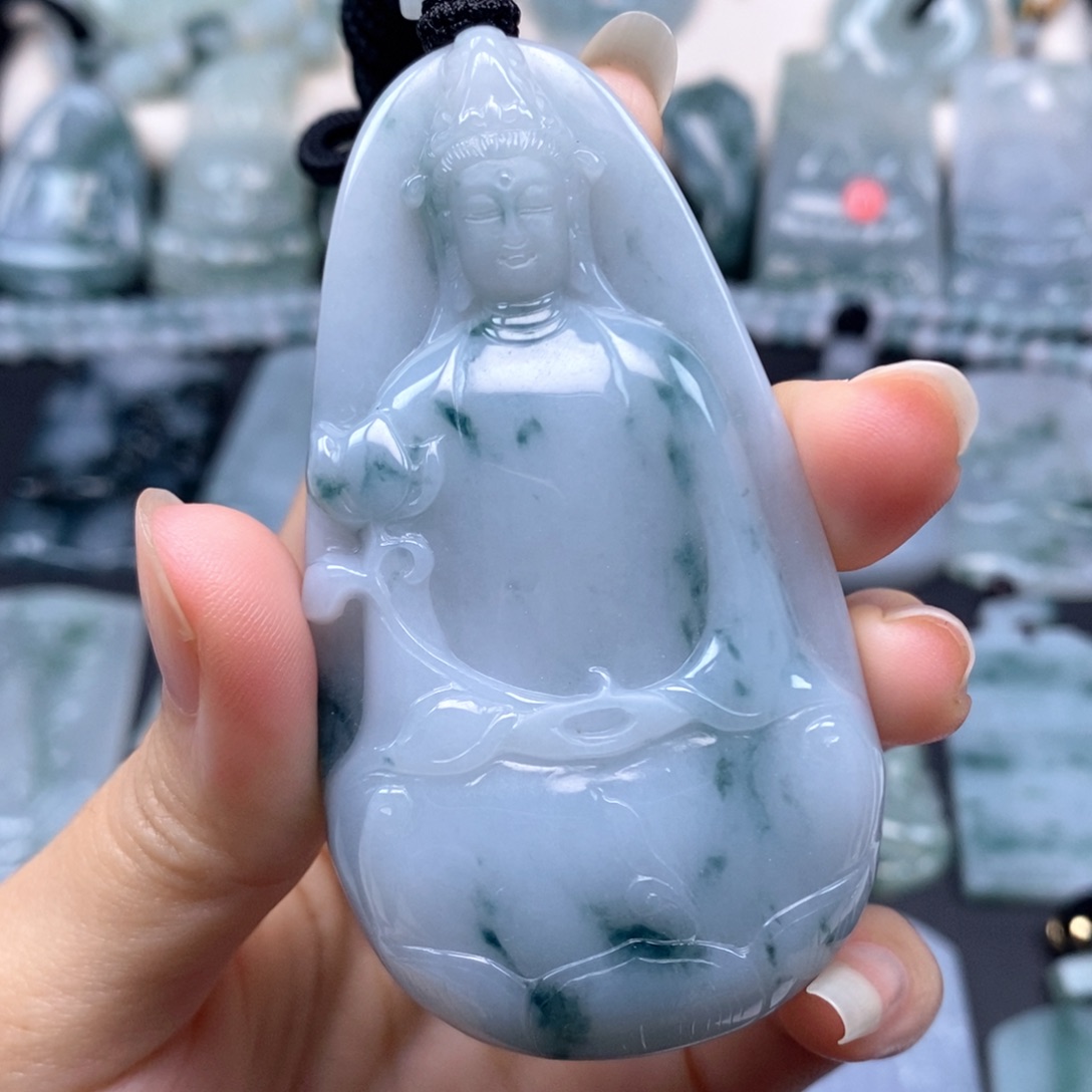 翡翠未镶嵌颈饰素衣