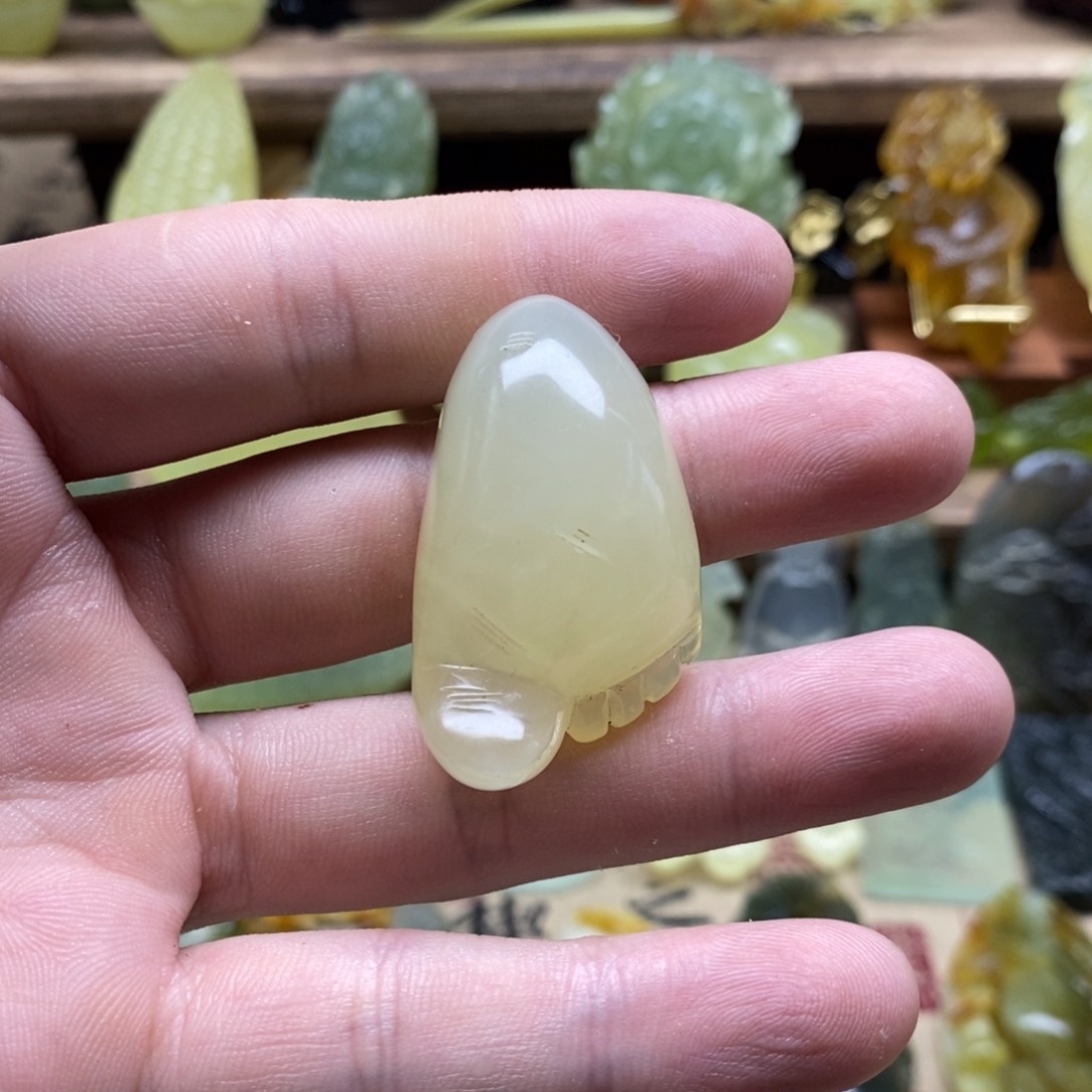 岫玉未镶嵌脚脚吊坠