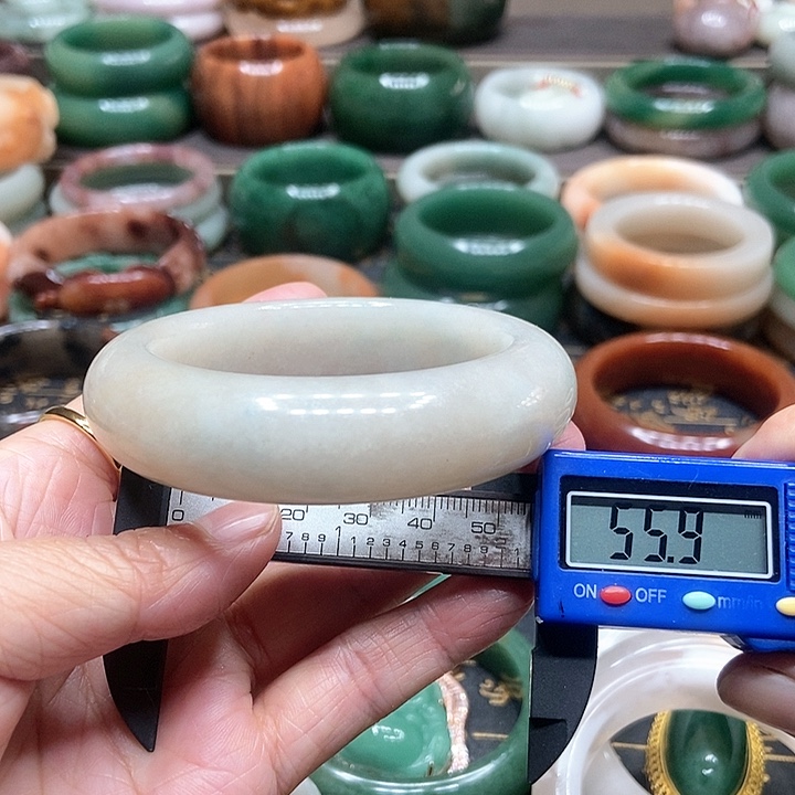 石英质玉手镯未镶嵌