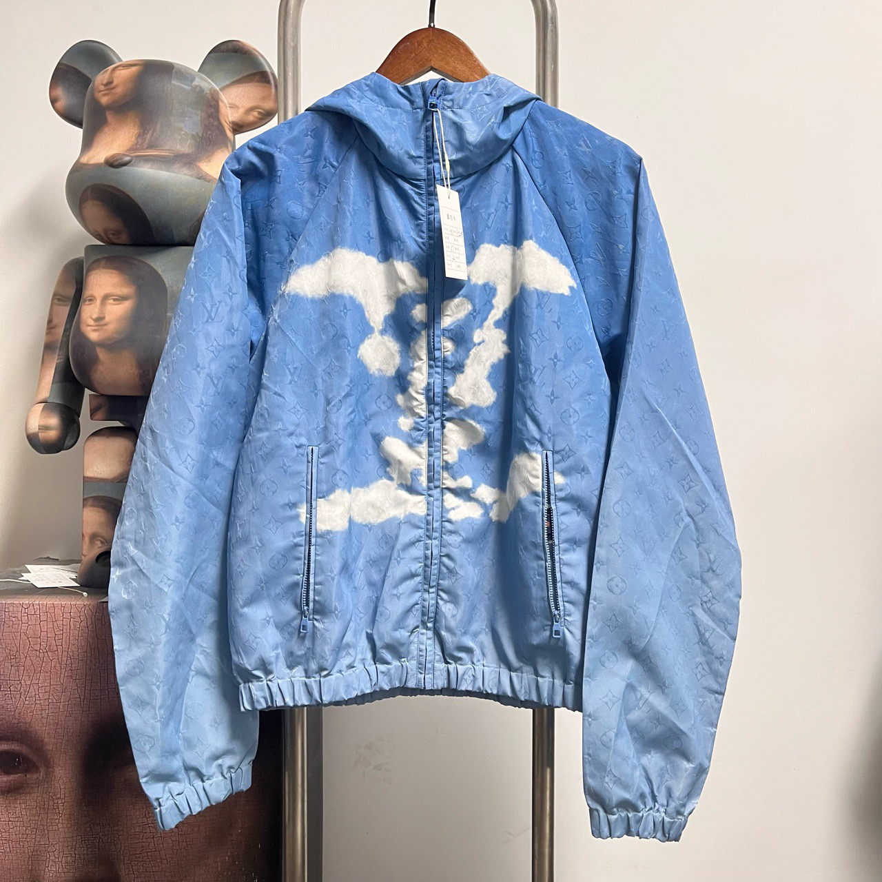 99新 LouisVuitton/路易威登 蓝天白云满印冲锋衣H2208码50Y64X57