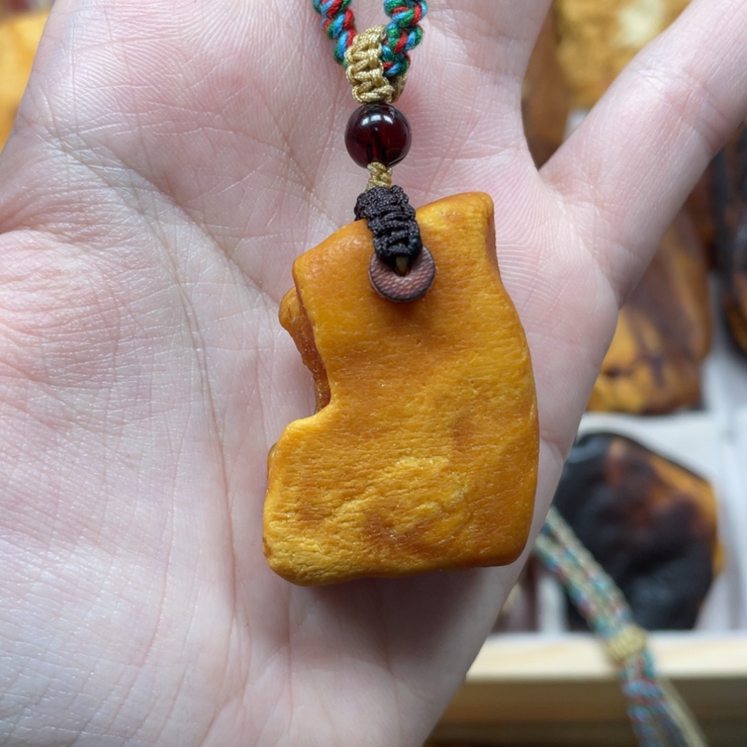 琥珀珠宝奇石未镶嵌