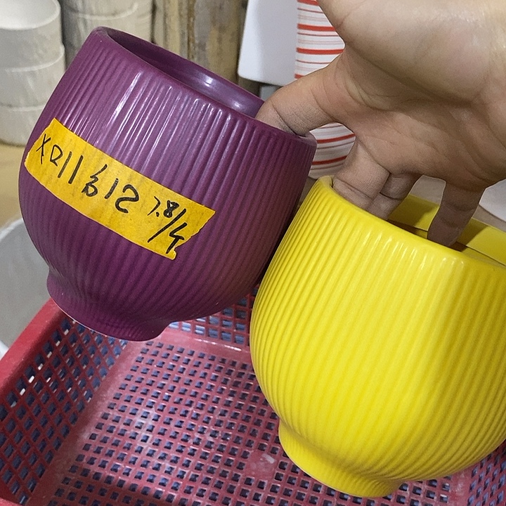 陶瓷花盆有孔 瑕疵介意勿拍 