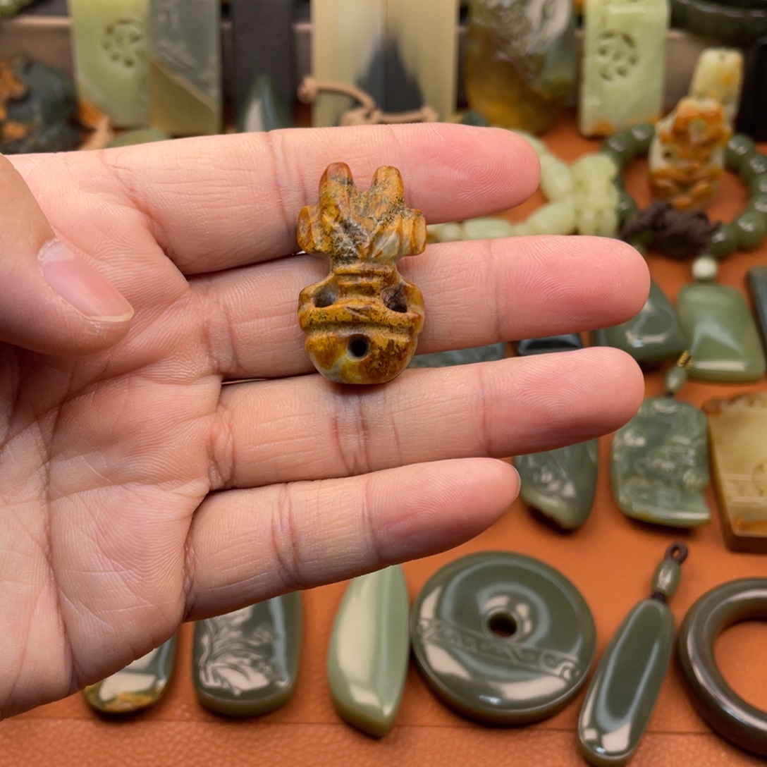 岫岩河磨玉（透闪石质玉）未镶嵌挂件