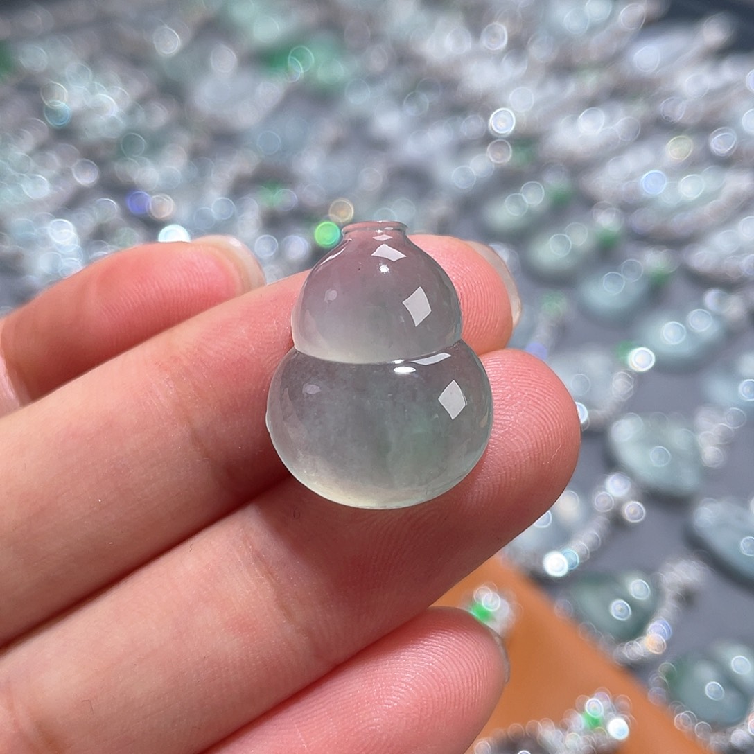 翡翠颈饰未镶嵌葫芦