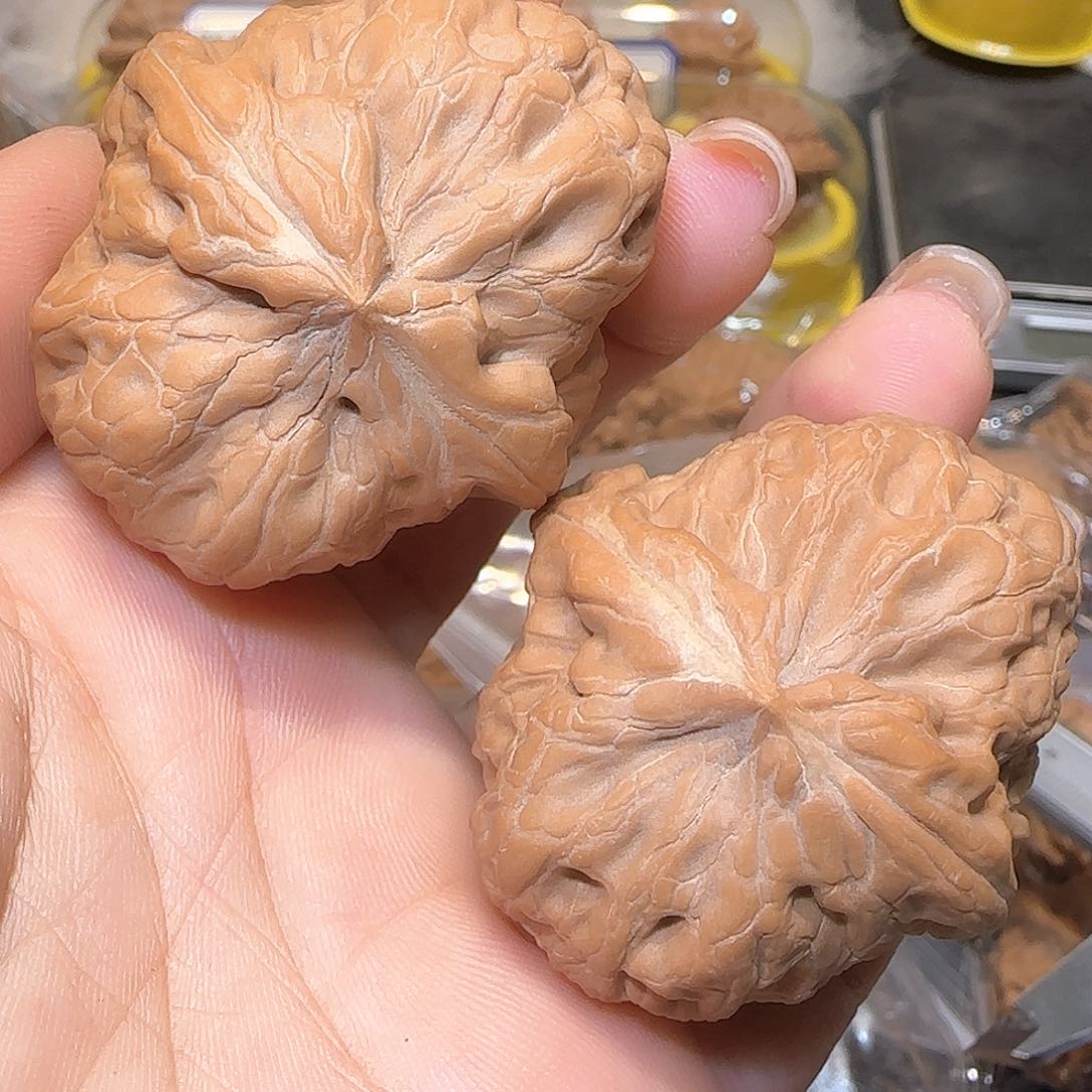 文玩核桃吊坠46驴打滚