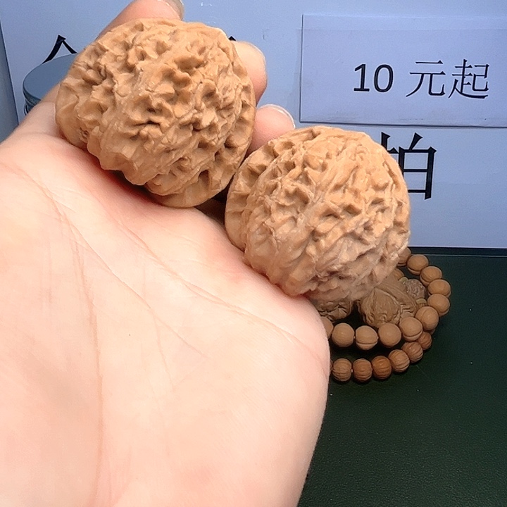 吊坠文玩核桃37号，40尺白狮子，有瑕