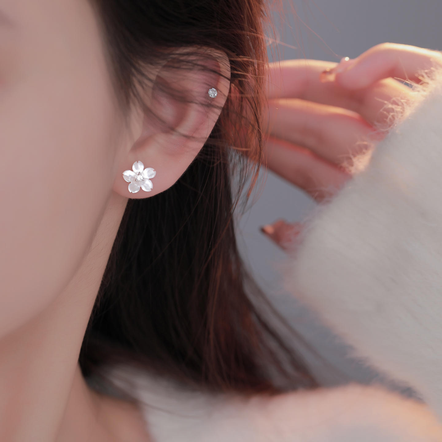 925银耳饰 奶白小花耳钉简约精致甜美ins耳环小众设计清冷风耳饰