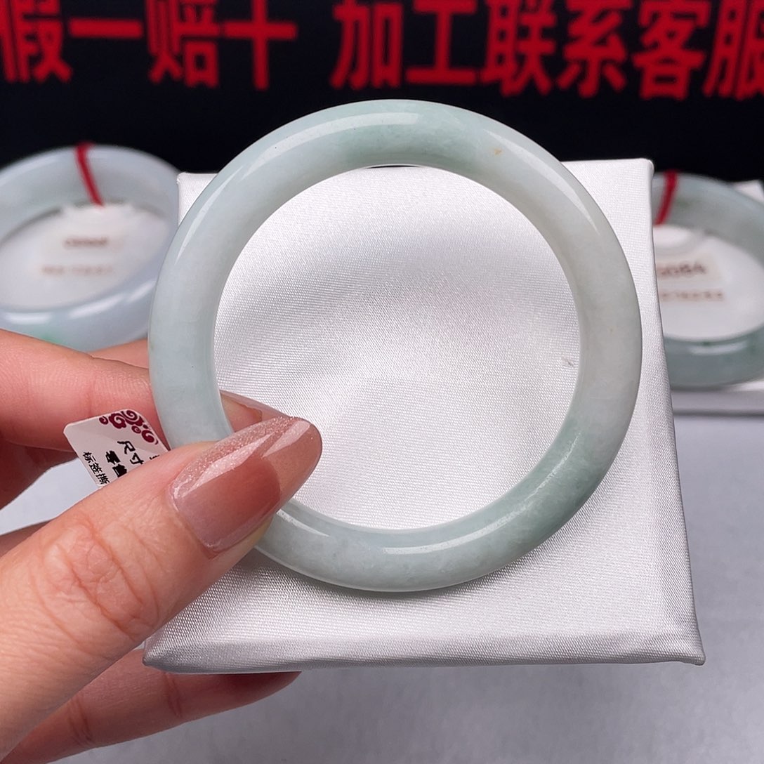 翡翠未镶嵌手镯083