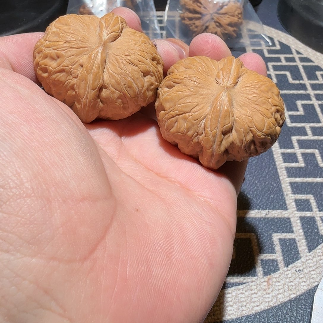 文玩核桃把件元宝