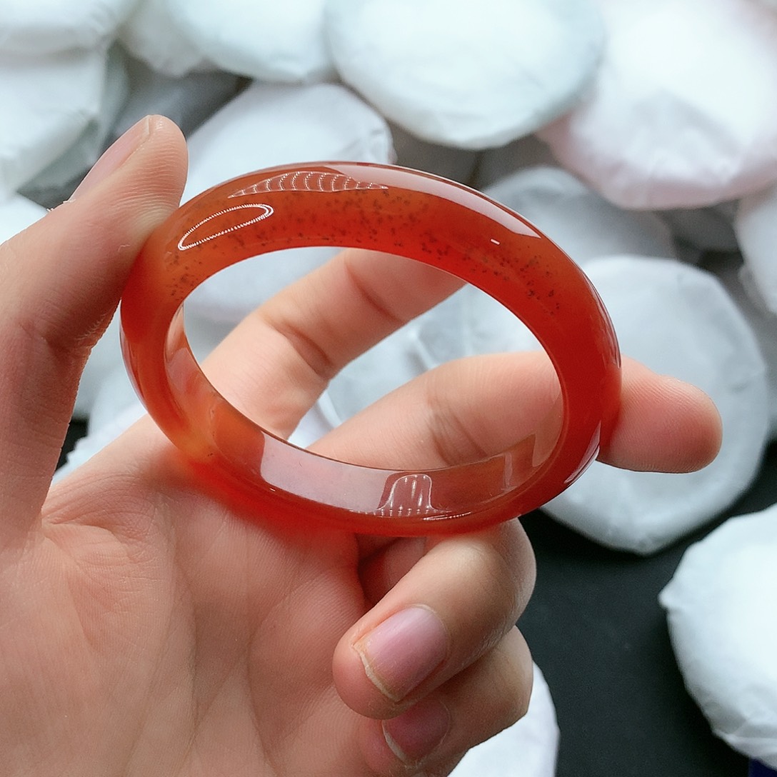 玛瑙/玉髓手镯未镶嵌54