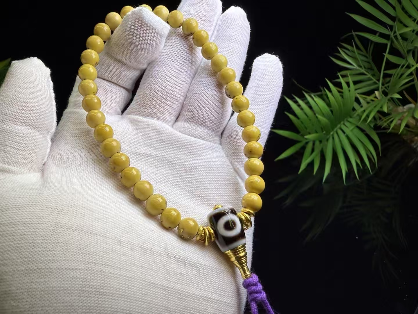 星月菩提原生态石玉料卡7圆珠三分之二留白手持