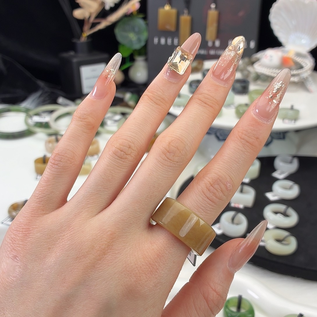 Q****和田玉（糖玉）未镶嵌戒指j20黄糖直切17