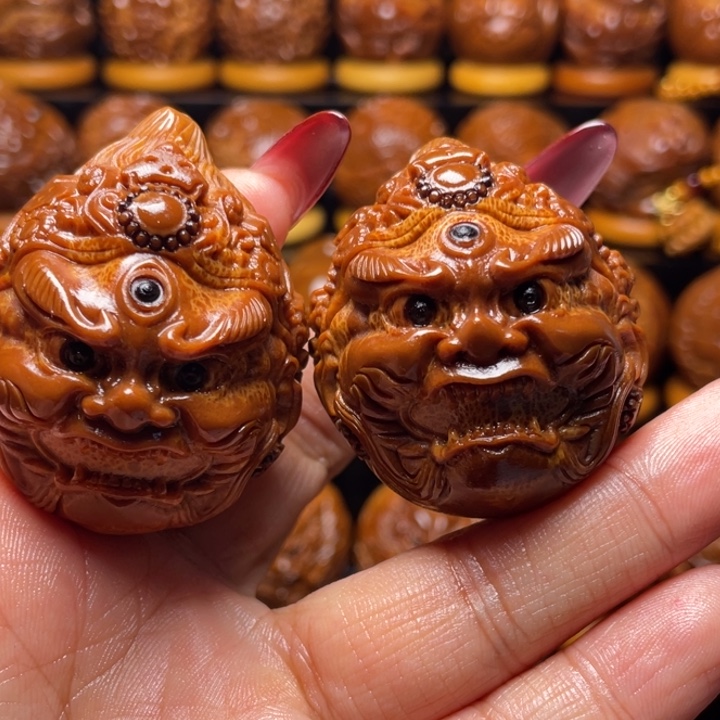 一***白橄榄核把件橄榄雕刻