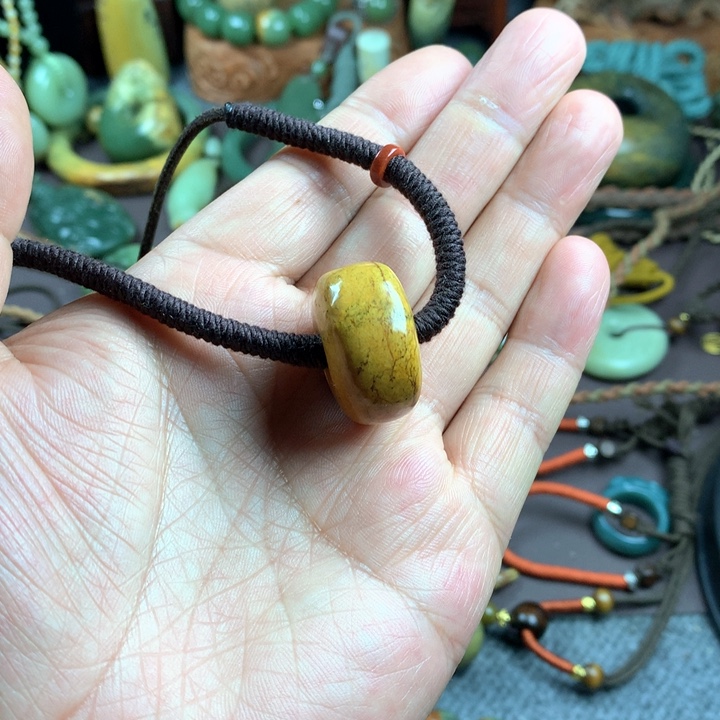 吊坠(赠链)未镶嵌岫岩河磨玉（透闪石质玉）?**?