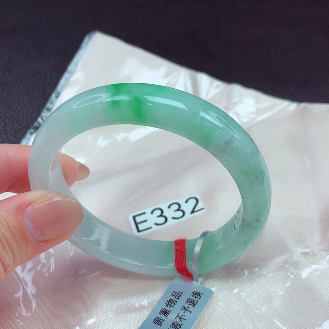 翡翠手镯未镶嵌手镯88