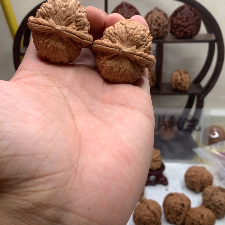 v***v吊坠文玩核桃白狮子