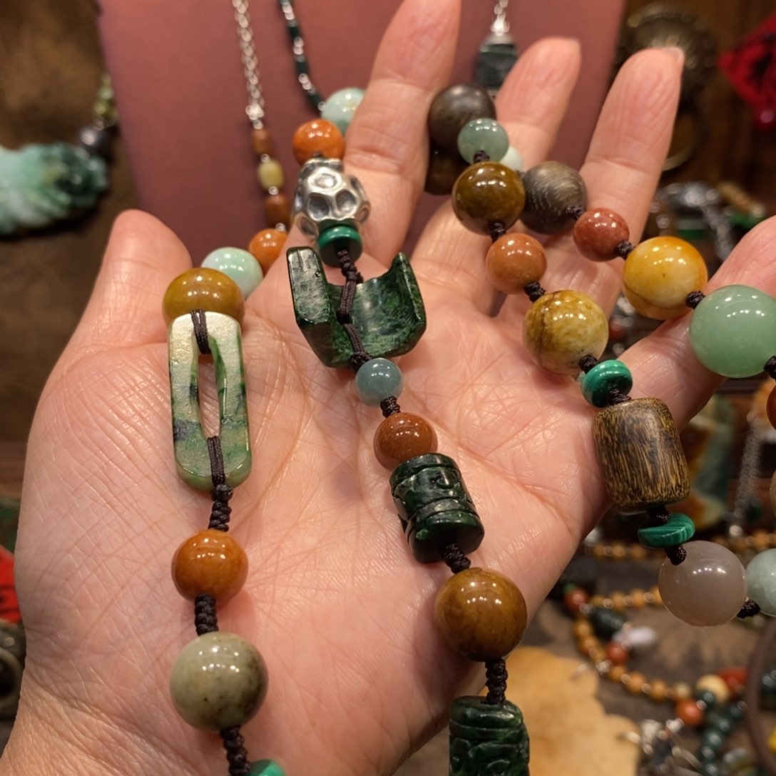 翡翠吊坠(赠链)未镶嵌