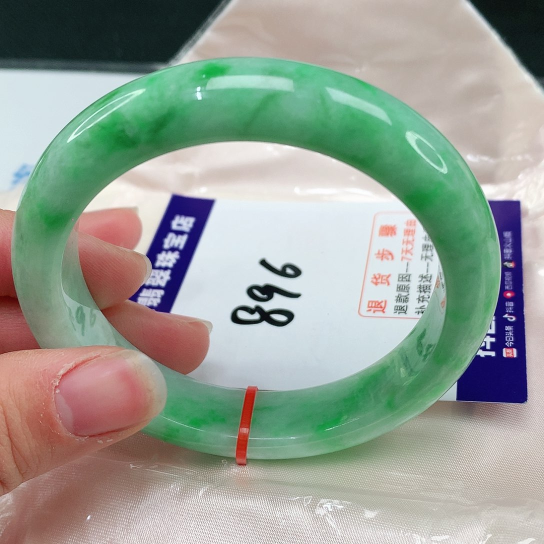 翡翠手镯未镶嵌翡翠