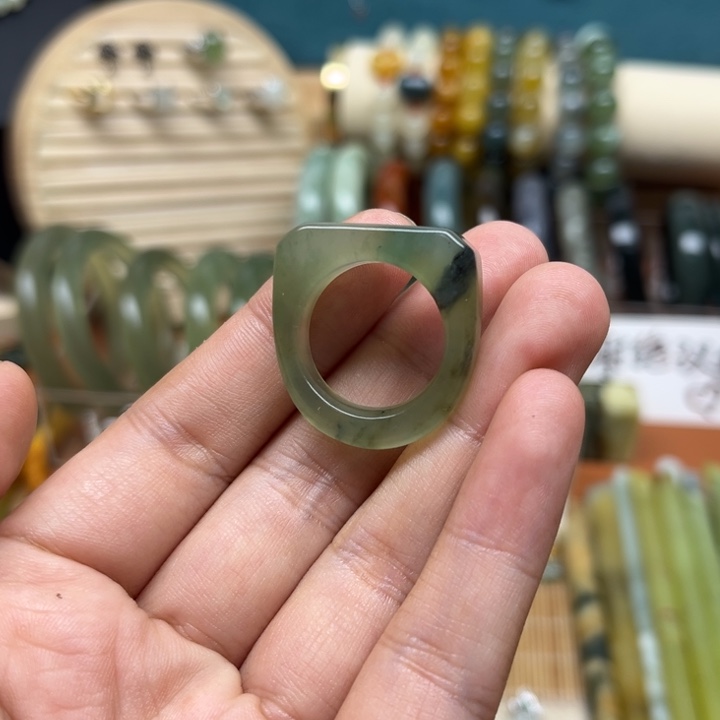 蛇纹石玉未镶嵌戒指