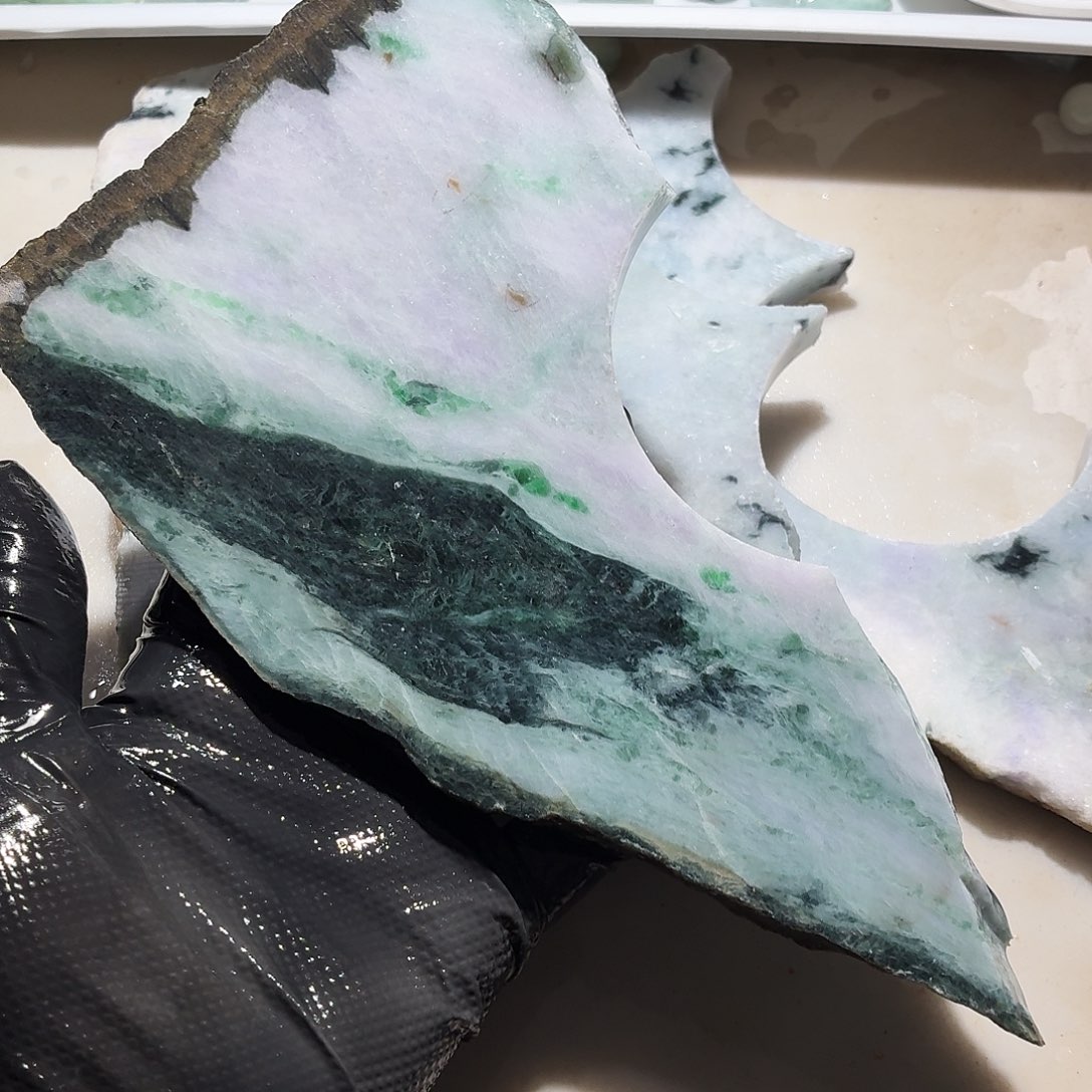 翡翠未镶嵌颈饰边角料