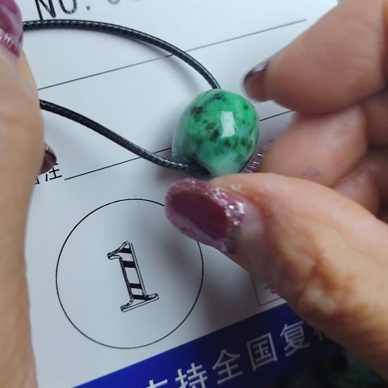 翡翠未镶嵌颈饰路路通