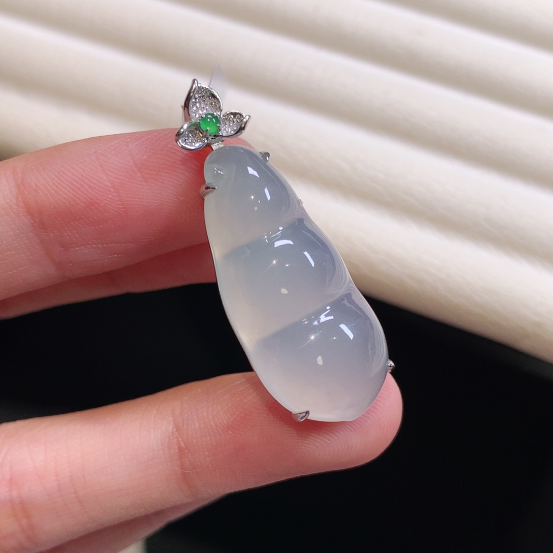 翡翠颈饰18K金镶嵌福豆