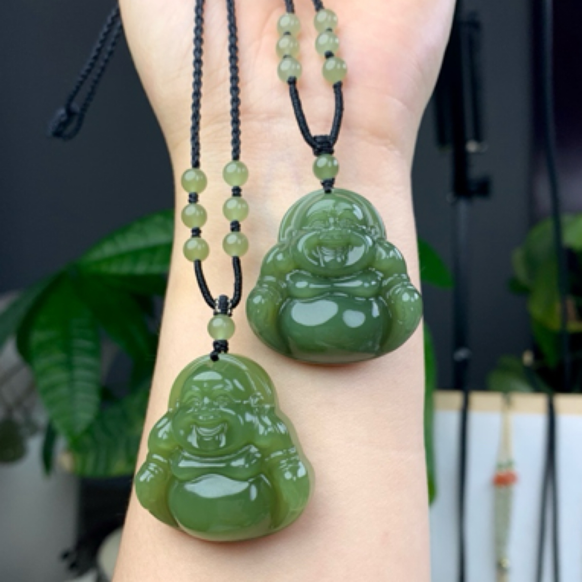 33mm天然和田玉菠菜绿佛公女款辣绿色玉佛吊坠带珠绳带礼盒