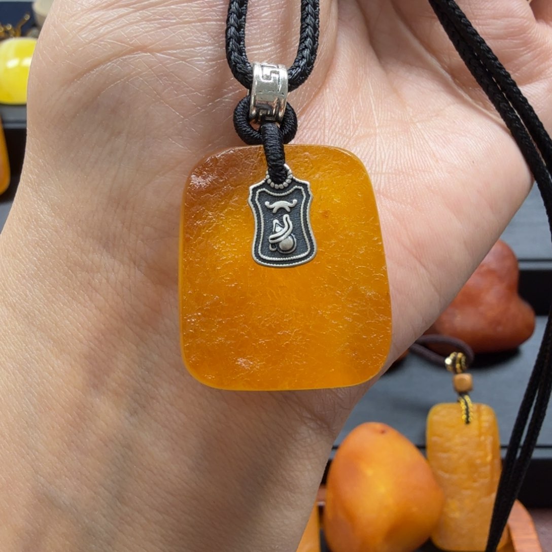 琥珀吊坠(赠链)未镶嵌